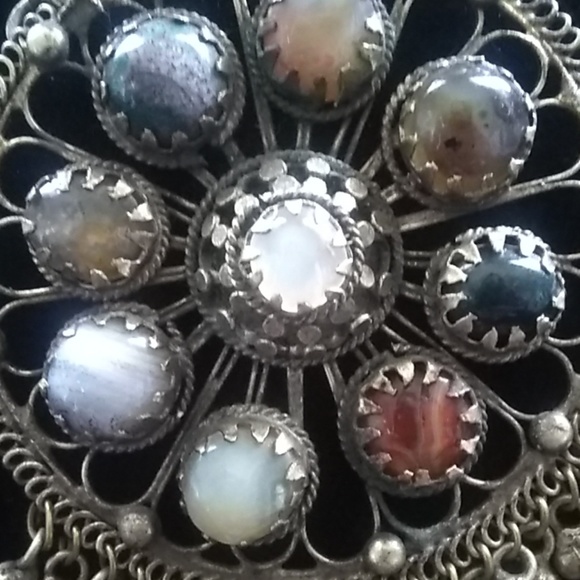 Multi Colored Jade Necklace. - Picture 7 of 8